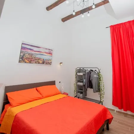 Golden Nocleg ze śniadaniem Neapol