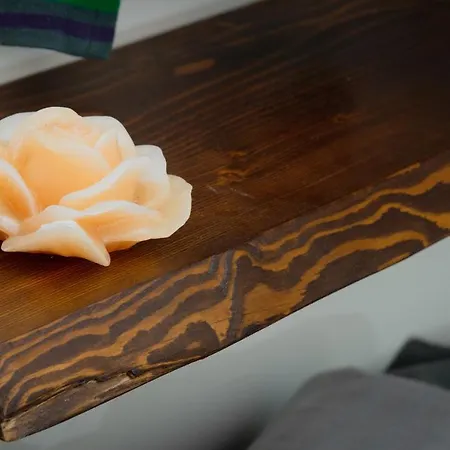 Golden Nocleg ze śniadaniem *